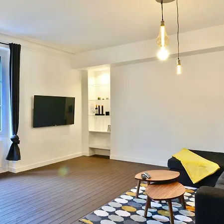 Nuiteejour Centre Jaures * לה מאנש